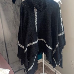 Black and white Poncho large/X large